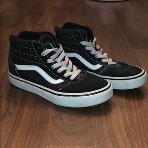 EUC✨ Vans hi top sneaker. Youth size 2.